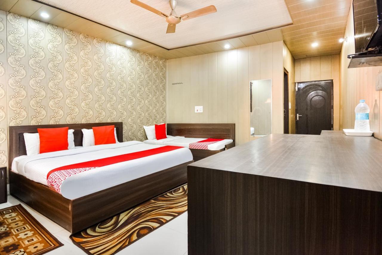 Oyo 46152 Hotel Neelam Karnal Ngoại thất bức ảnh