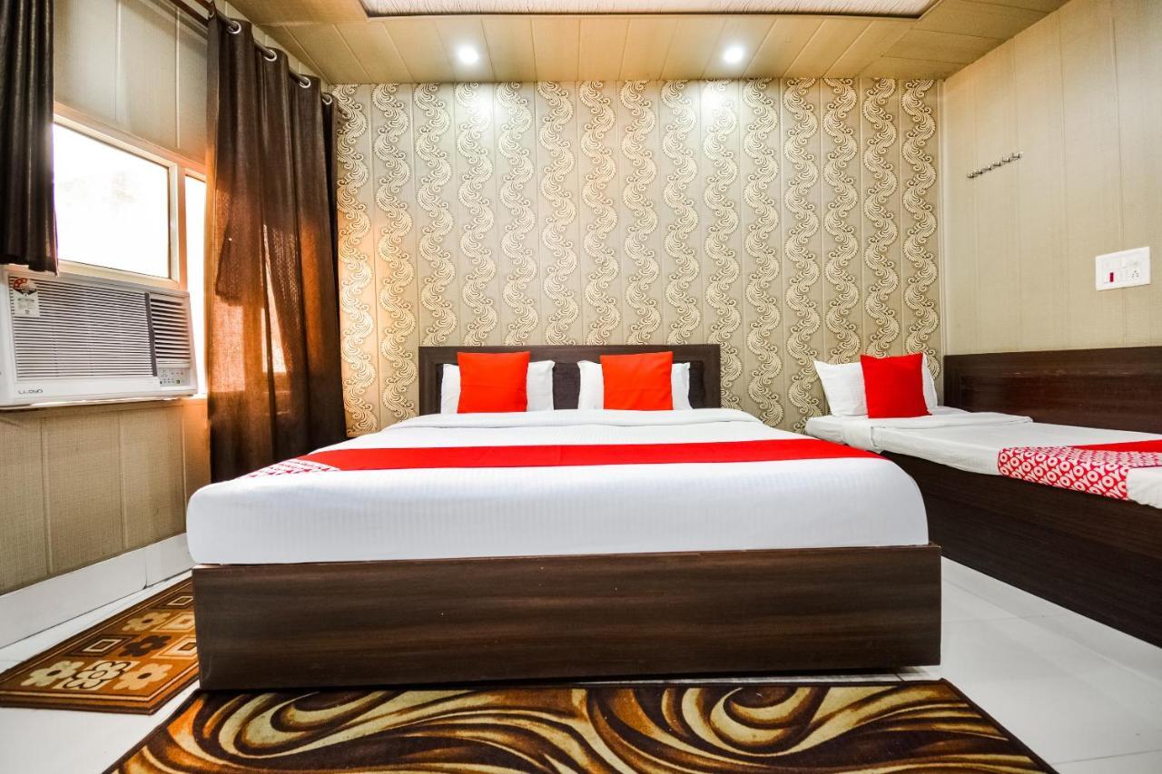 Oyo 46152 Hotel Neelam Karnal Ngoại thất bức ảnh
