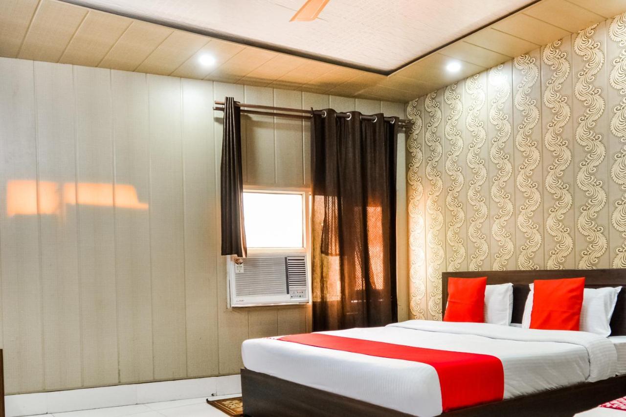 Oyo 46152 Hotel Neelam Karnal Ngoại thất bức ảnh